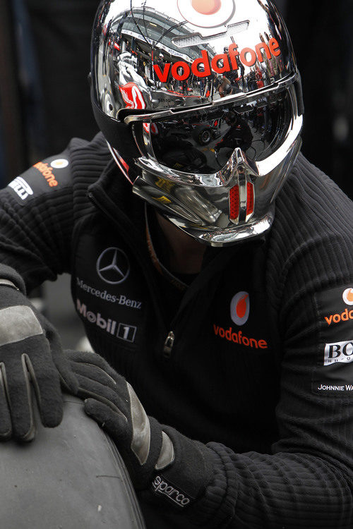 Uno de los mecánicos de McLaren