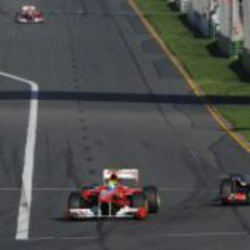 Button persigue a Massa y Alonso adelanta a Rosberg al fondo