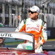 Adrian Sutil en la vuelta de presentación del GP de Australia 2011