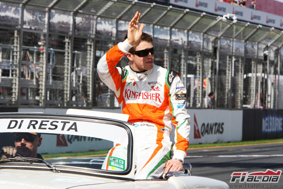 Paul di Resta en la vuelta de presentación del GP de Australia 2011