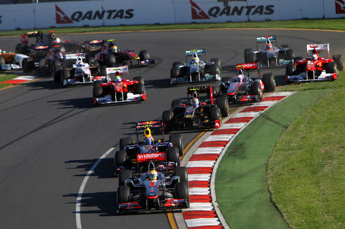 Hamilton segundo en la segunda curva