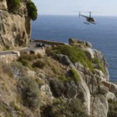 Un helicóptero acompaña a Neel en su exhibición