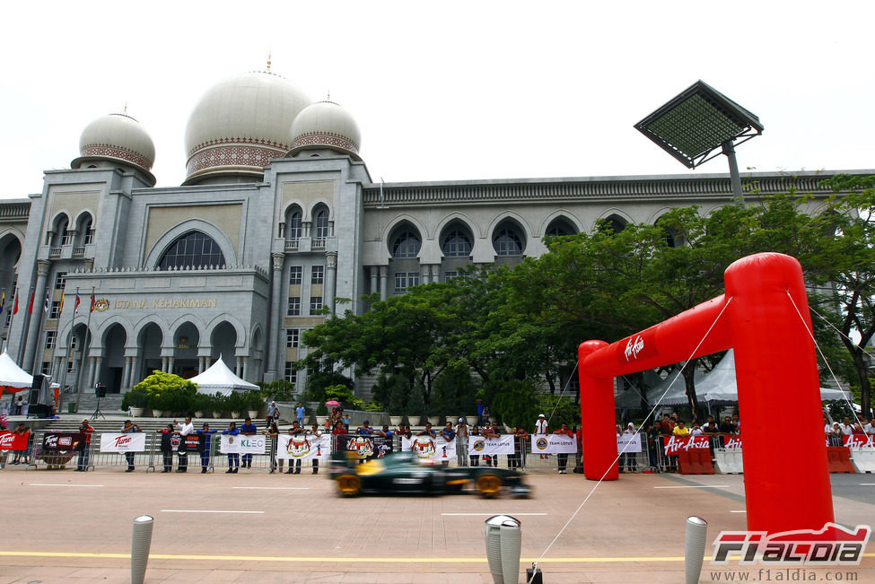Empieza el espectáculo en Putrajaya