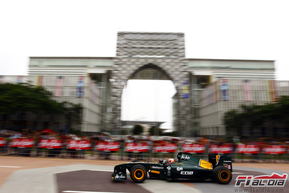 Trulli saluda al público de Putrajaya