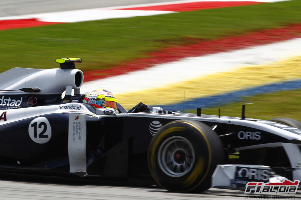 Maldonado rueda en el circuito de Sepang