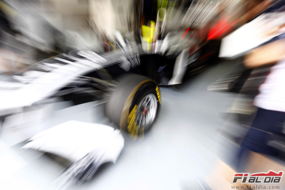 Neumáticos blandos en el coche de Pastor Maldonado