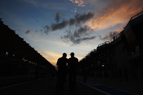 Cae la noche en Sepang