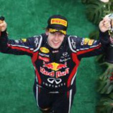 Victoria para Vettel en el GP de Malasia 2011