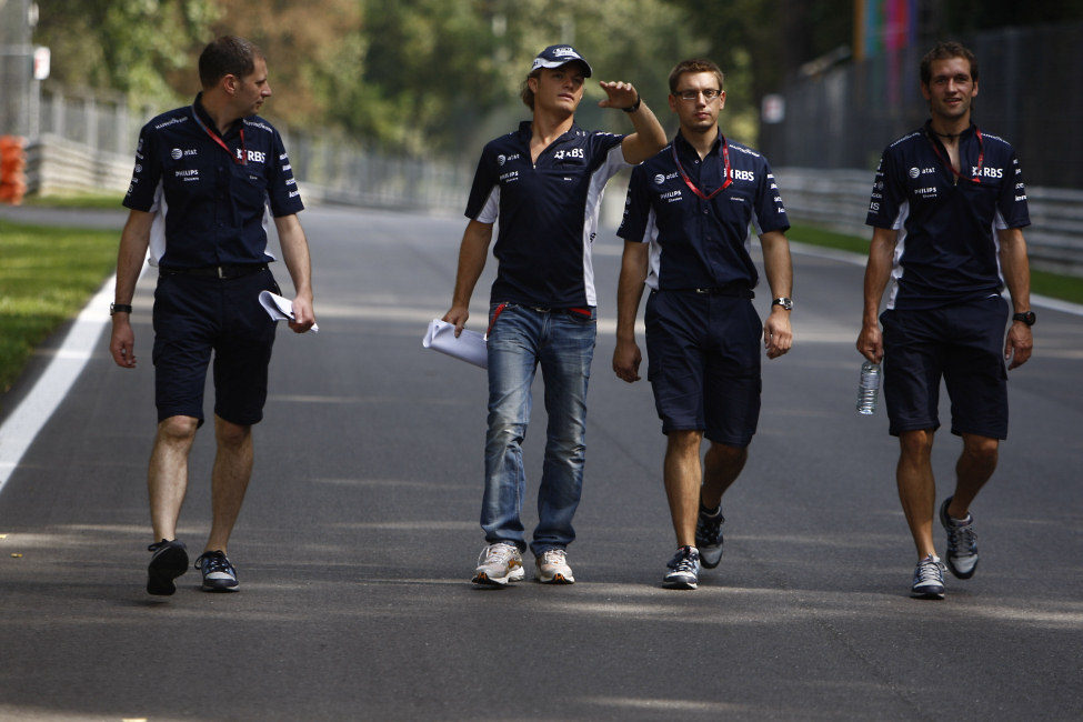 Rosberg y sus ingenieros