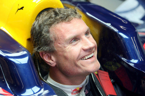 Coulthard animado con sus ingenieros