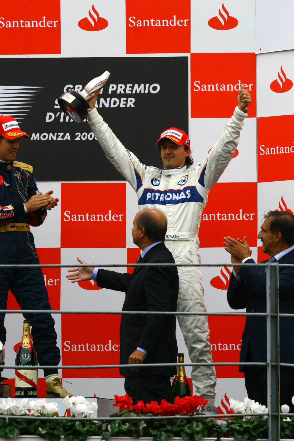 Kubica con el trofeo de Monza