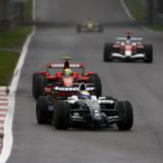 Massa presiona a Rosberg