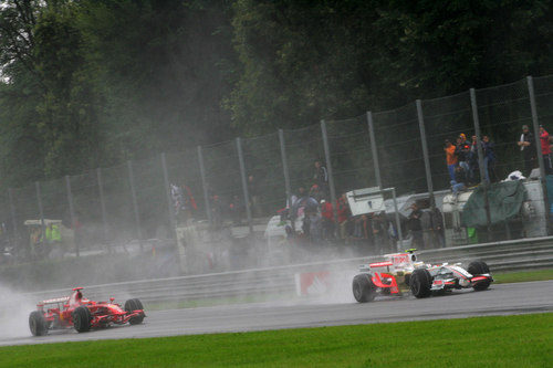 Fisichella en la primera parte de la carrera