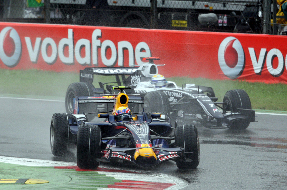 Webber seguido por Rosberg