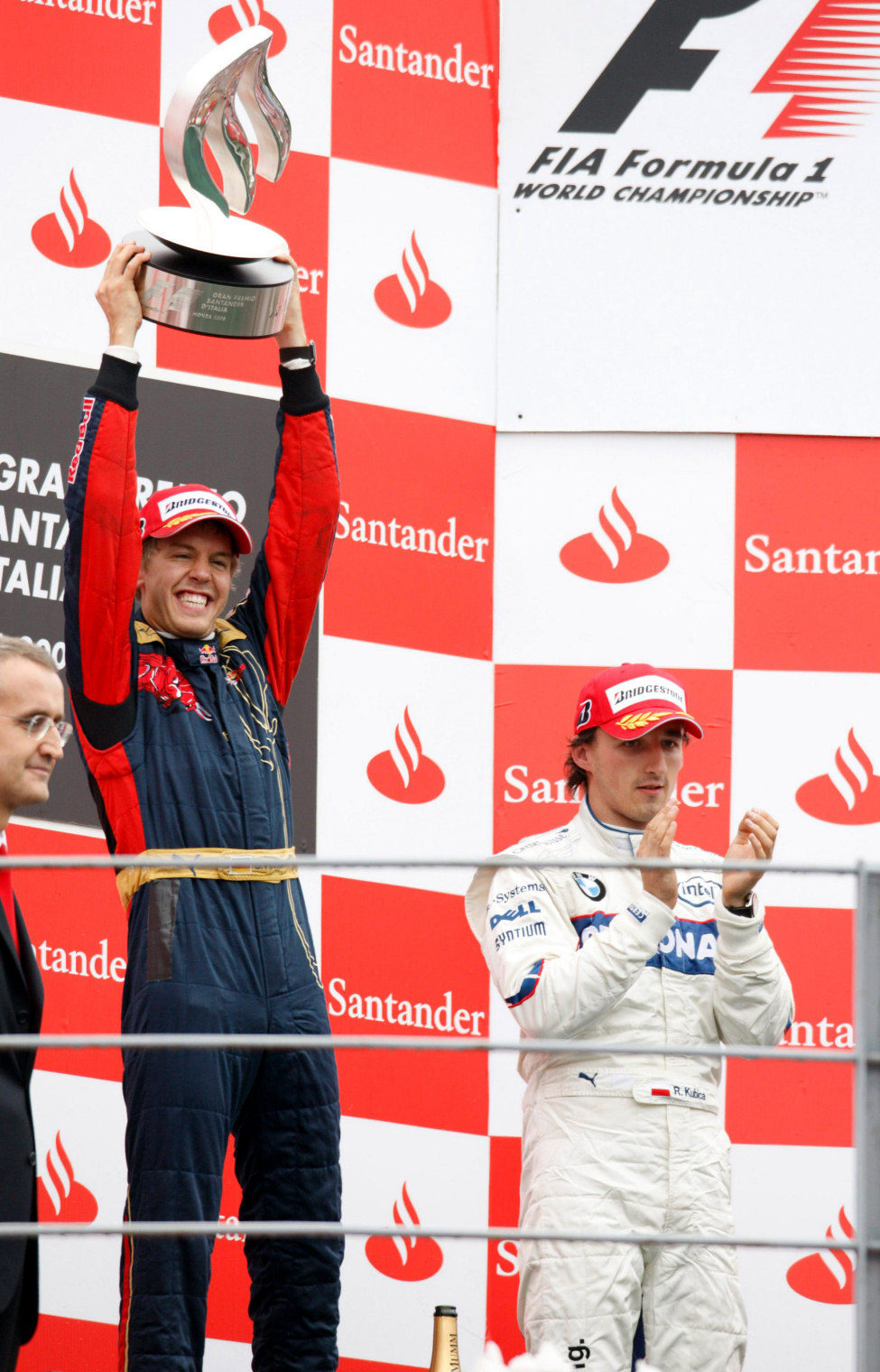 Vettel levanta el trofeo de campeón