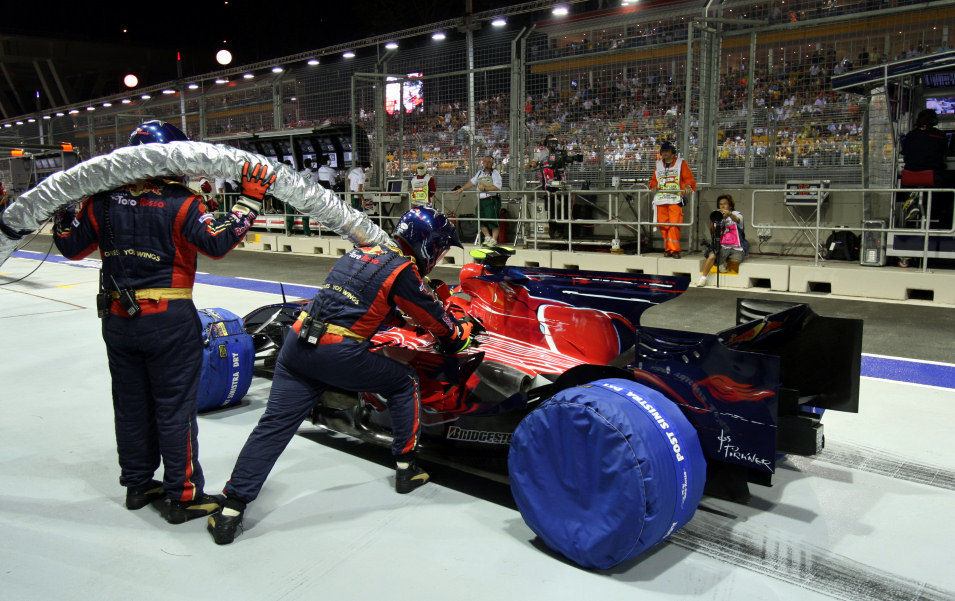 Los mecánicos de Toro Rosso entrenan