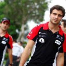 Los pilotos de Virgin pasean por el paddock