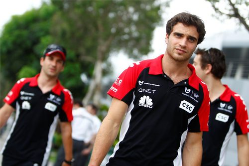 Los pilotos de Virgin pasean por el paddock