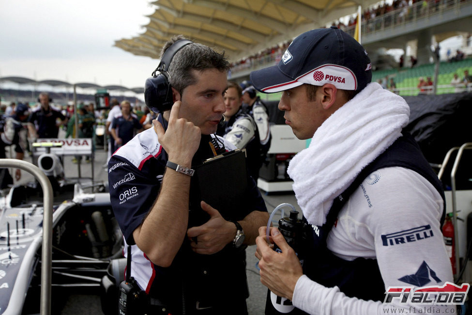 Maldonado y Pujolar antes de la salida en Sepang