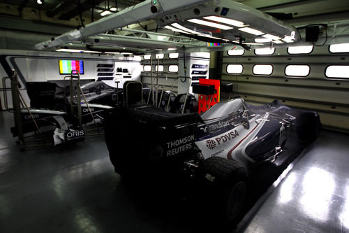 Los dos Williams resguardados en el garaje