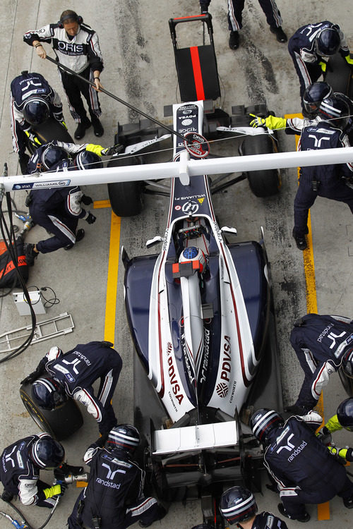 Parada en boxes para Rubens Barrichello