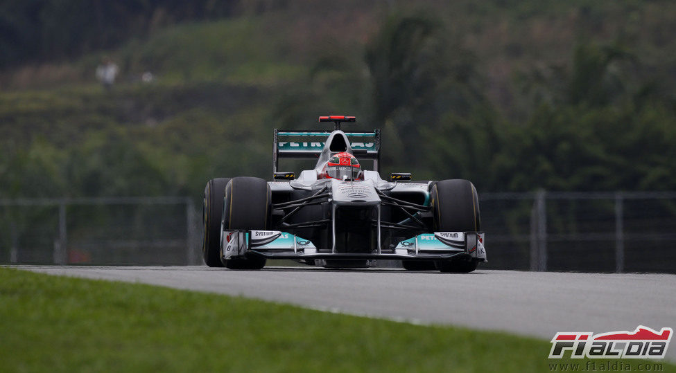 Michael Schumacher rueda en Sepang