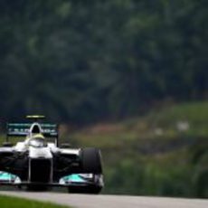 Nico Rosberg pilota su W02 en Malasia