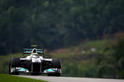 Nico Rosberg pilota su W02 en Malasia