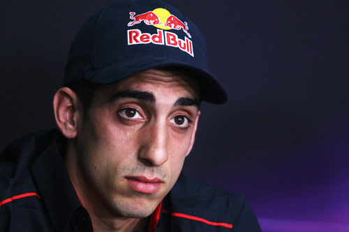 Buemi en rueda de prensa