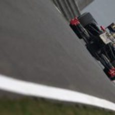 Heidfeld rueda durante los primeros libres del GP de China 2011