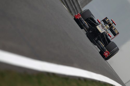 Heidfeld rueda durante los primeros libres del GP de China 2011