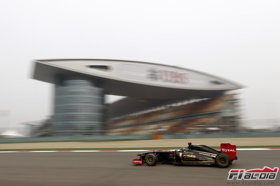 Heidfeld en el Circuito Internacional de Shanghai