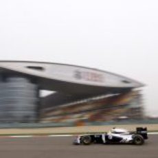 Pastor Maldonado en la sesión de prácticas del GP de China 2011