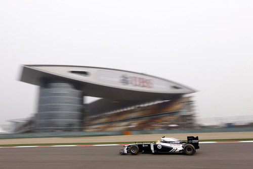 Pastor Maldonado en la sesión de prácticas del GP de China 2011