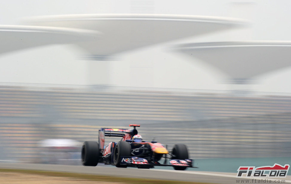 Buemi durante la FP1 de Shangai 2011