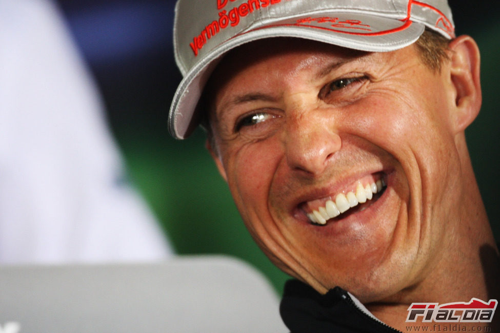 Michael Schumacher y sus caras en el GP de China 2011