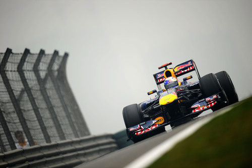 Vettel toma contacto con la pista en el GP de China 2011