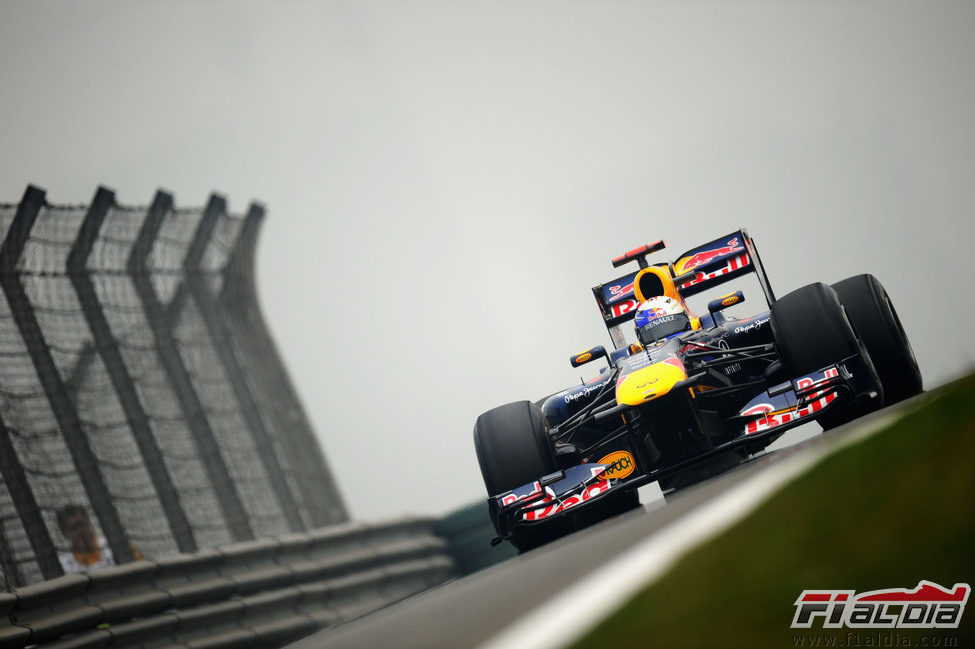 Vettel toma contacto con la pista en el GP de China 2011