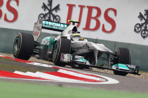 Nico Rosberg rueda durante los libres del GP de China 2011