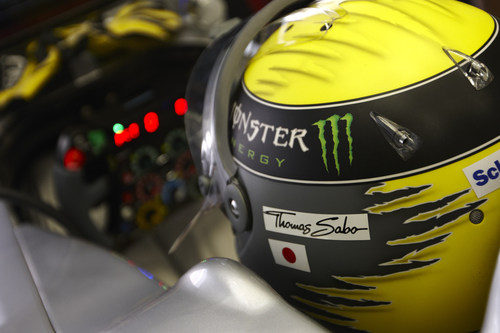 El casco de Nico Rosberg mientras permanece en su W02