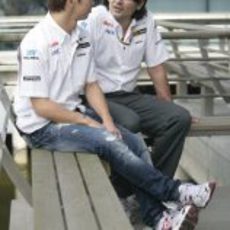 Kobayashi prepara el GP de China 2011 con su ingeniero