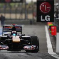 Buemi saliendo de boxes