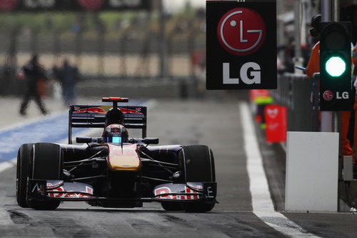 Buemi saliendo de boxes