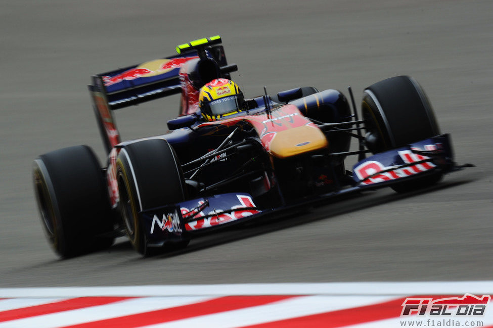 Jaime Alguersuari durante la clasificación del GP de China 2011