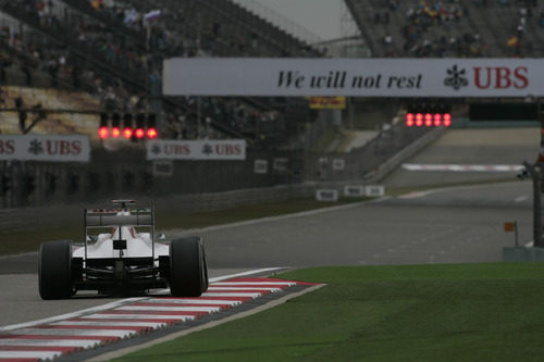 Semáforo en rojo para Kobayashi en China 2011