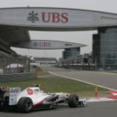 Pérez toma la última curva en el GP de China 2011