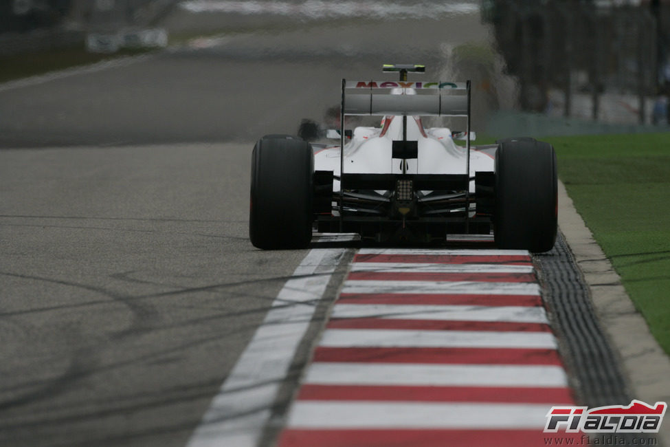 El 'Checo' Pérez activa el DRS en China 2011