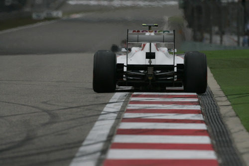 El 'Checo' Pérez activa el DRS en China 2011