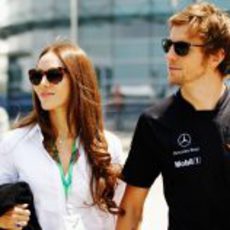 Jessica Michibata y su novio en el GP de China 2011