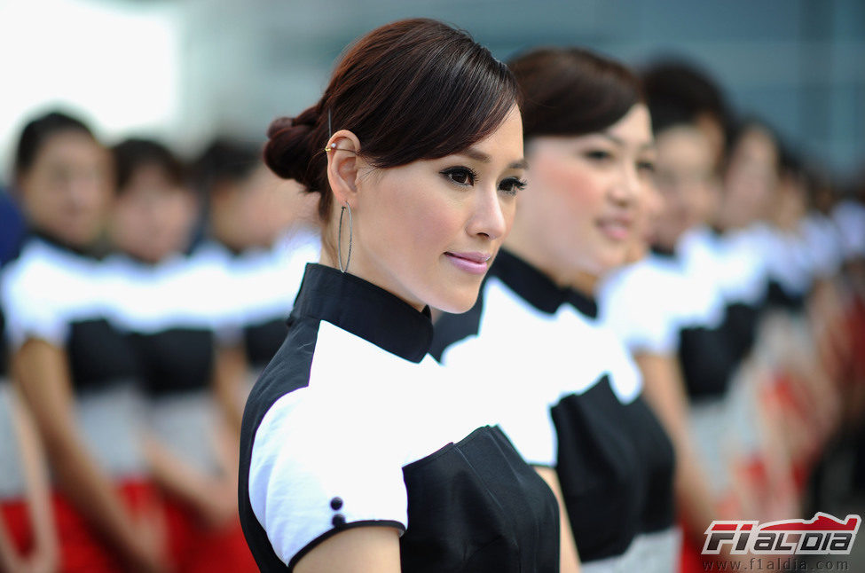 Guapas modelos chinas hacen de 'pit-babes' en el Gran Premio de su país